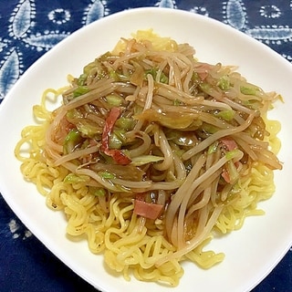 キャベツともやしとハムのあんかけ焼きそば